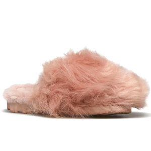 CHELSEE // Slip-On Fuzzie Fuzzy Plush Cozy Comfortable Slippers